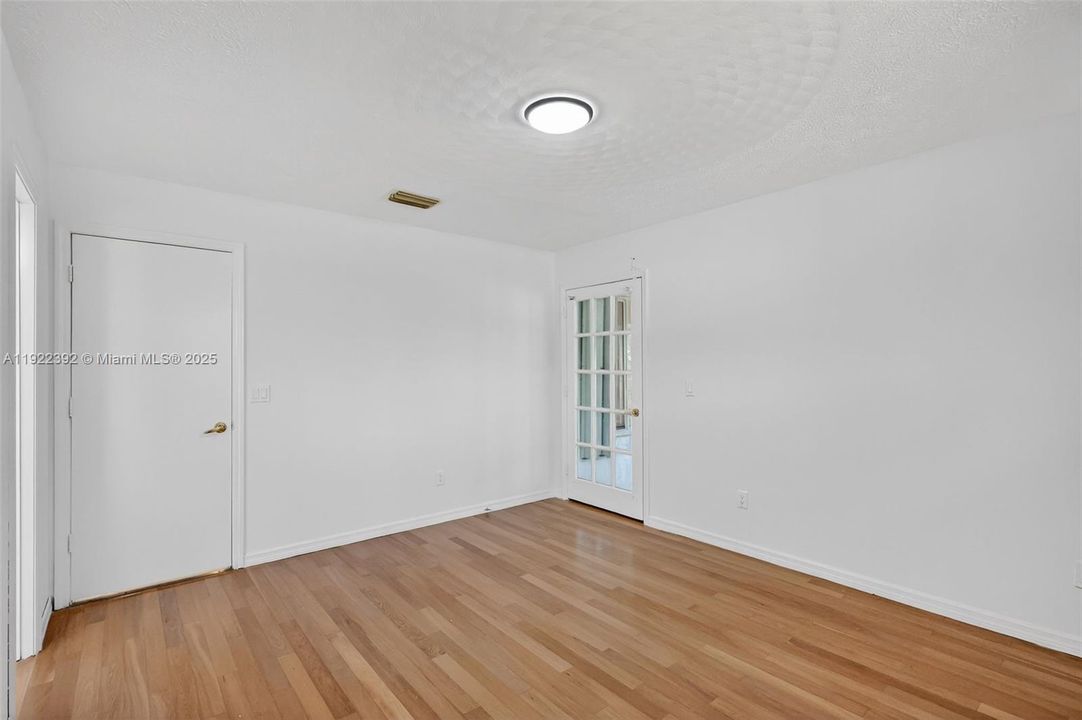 For Sale: $389,000 (3 beds, 2 baths, 1588 Square Feet)