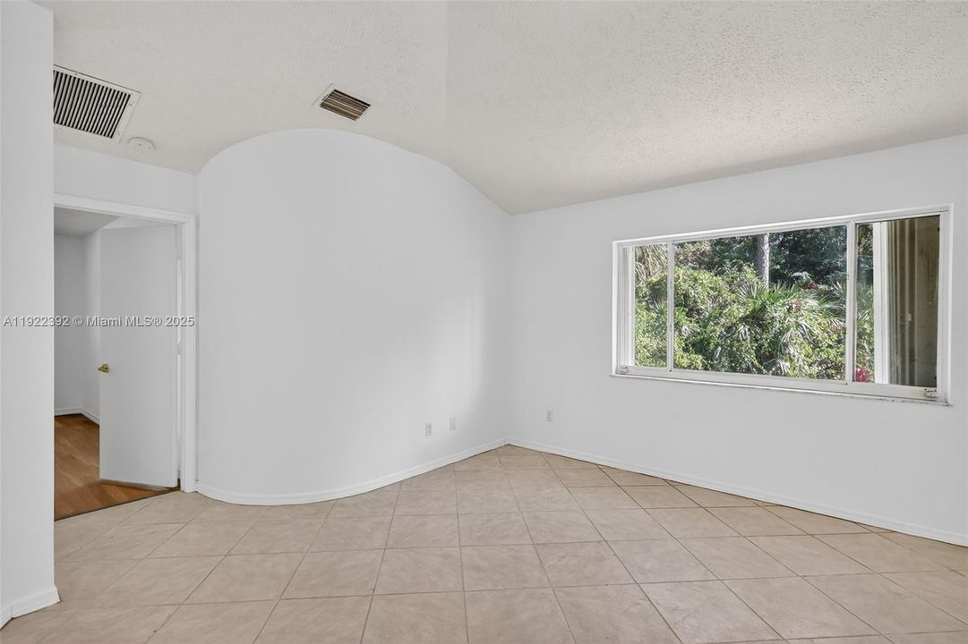 For Sale: $389,000 (3 beds, 2 baths, 1588 Square Feet)