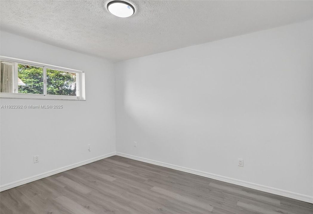 For Sale: $389,000 (3 beds, 2 baths, 1588 Square Feet)