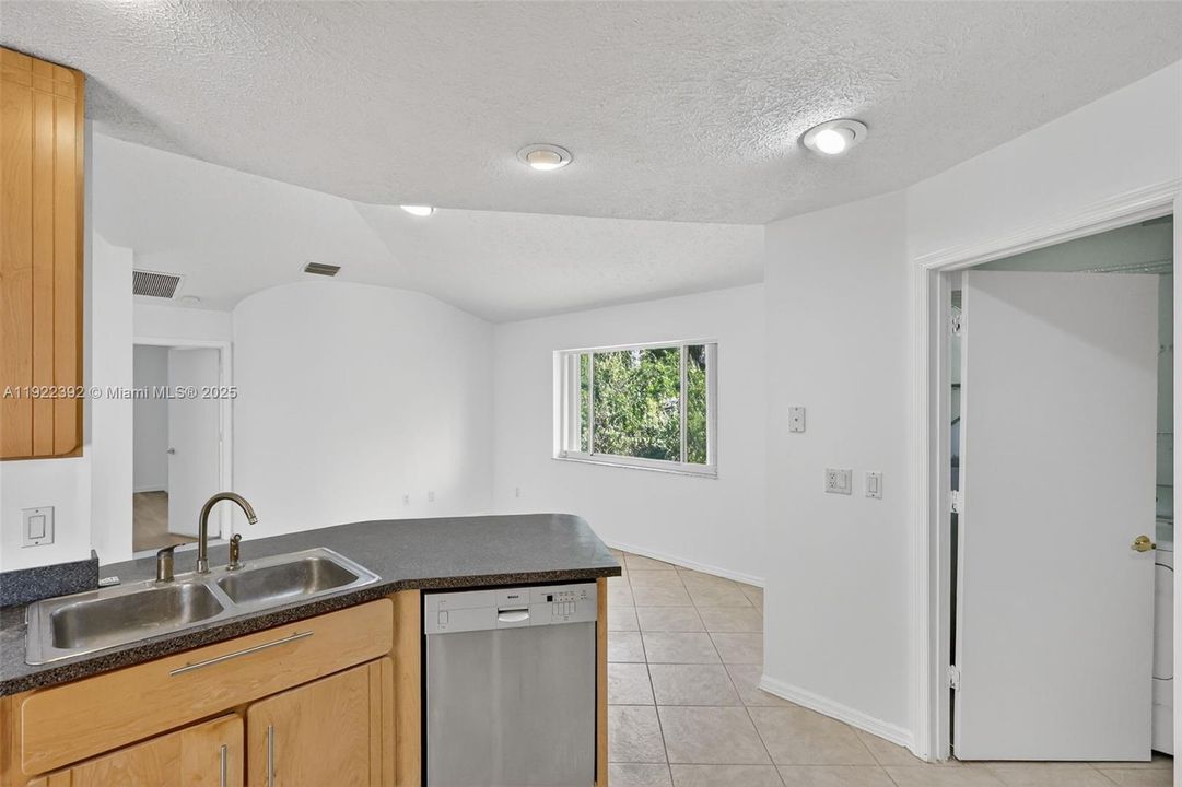 For Sale: $389,000 (3 beds, 2 baths, 1588 Square Feet)