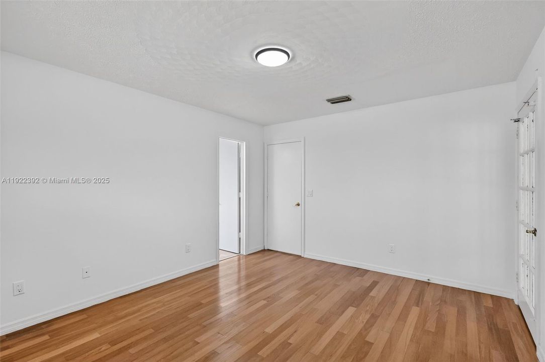 For Sale: $389,000 (3 beds, 2 baths, 1588 Square Feet)