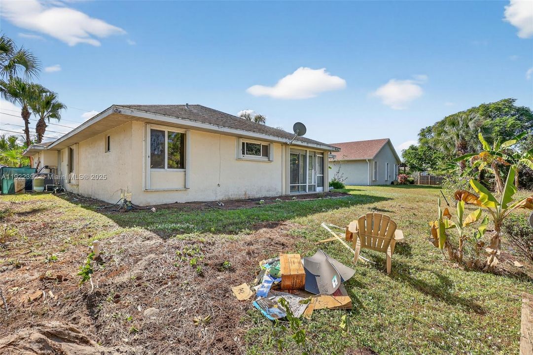 For Sale: $389,000 (3 beds, 2 baths, 1588 Square Feet)