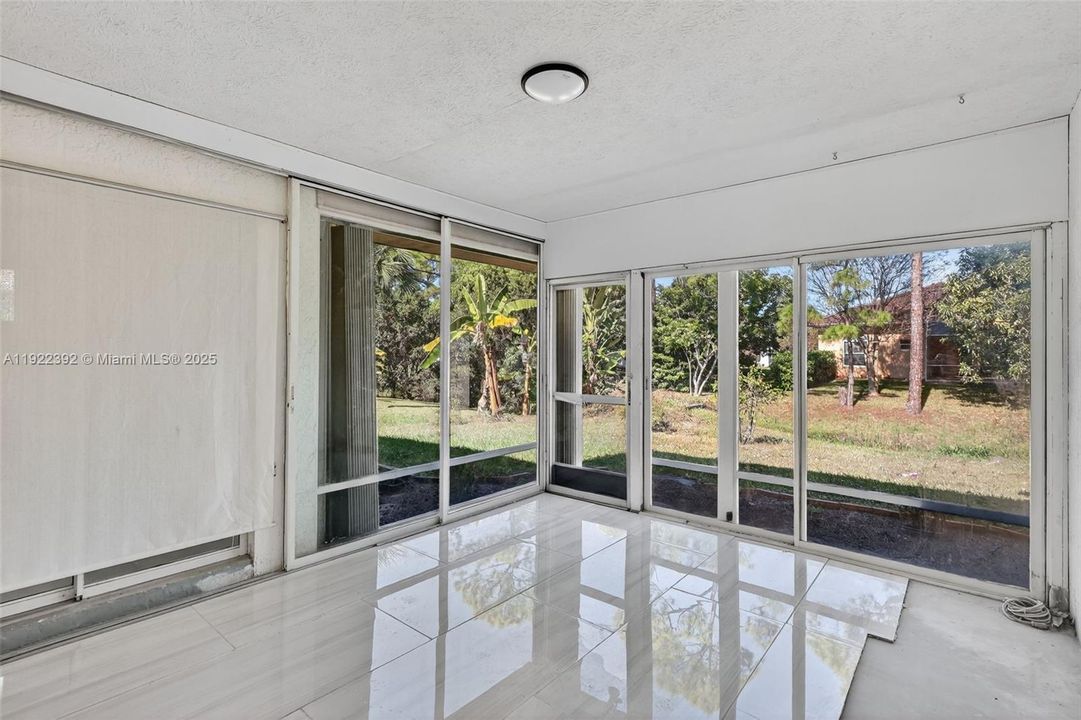 For Sale: $389,000 (3 beds, 2 baths, 1588 Square Feet)