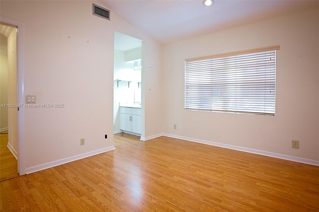 В аренду: $3,000 (3 спален, 2 ванн, 1134 Квадратных фут)