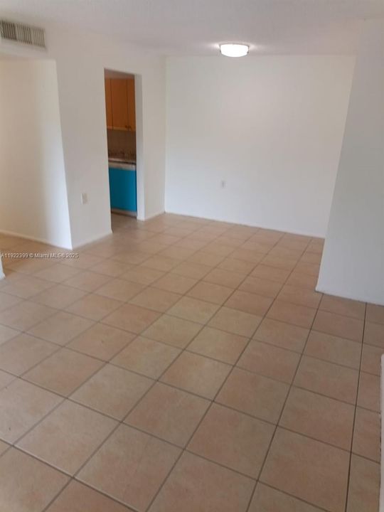 出租: $1,850 (3 贝兹, 2 浴室, 918 平方英尺)