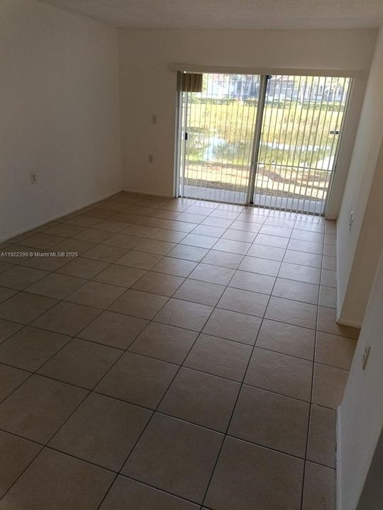 出租: $1,850 (3 贝兹, 2 浴室, 918 平方英尺)