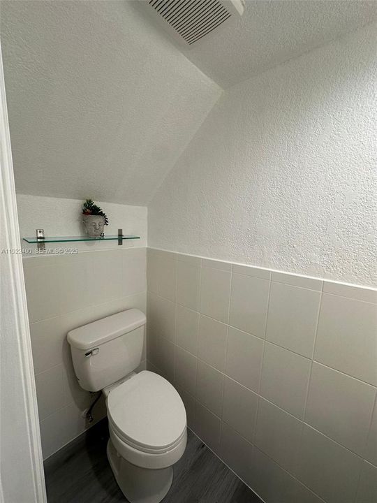 待售: $325,000 (2 贝兹, 1 浴室, 883 平方英尺)