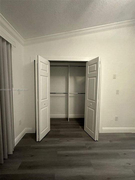 待售: $325,000 (2 贝兹, 1 浴室, 883 平方英尺)