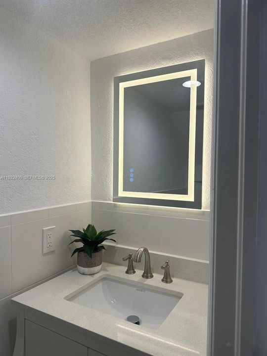 待售: $325,000 (2 贝兹, 1 浴室, 883 平方英尺)