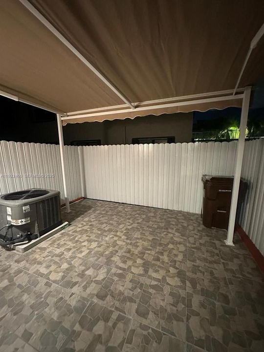 待售: $325,000 (2 贝兹, 1 浴室, 883 平方英尺)