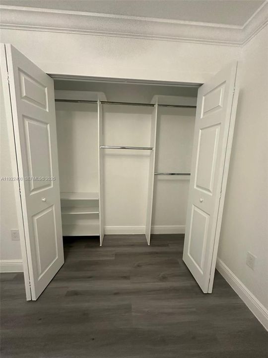 待售: $325,000 (2 贝兹, 1 浴室, 883 平方英尺)