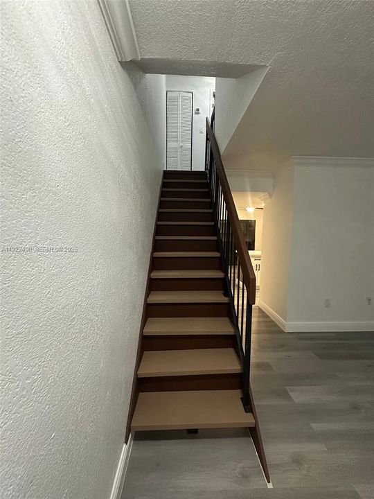 待售: $325,000 (2 贝兹, 1 浴室, 883 平方英尺)