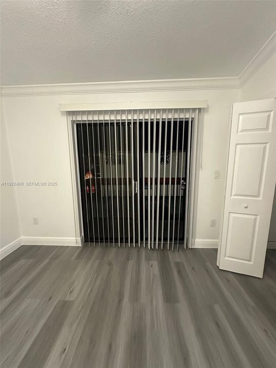 待售: $325,000 (2 贝兹, 1 浴室, 883 平方英尺)