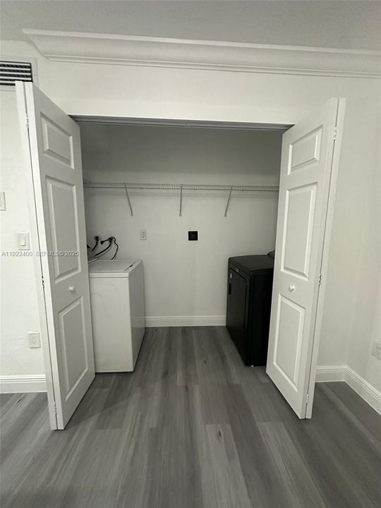 待售: $325,000 (2 贝兹, 1 浴室, 883 平方英尺)