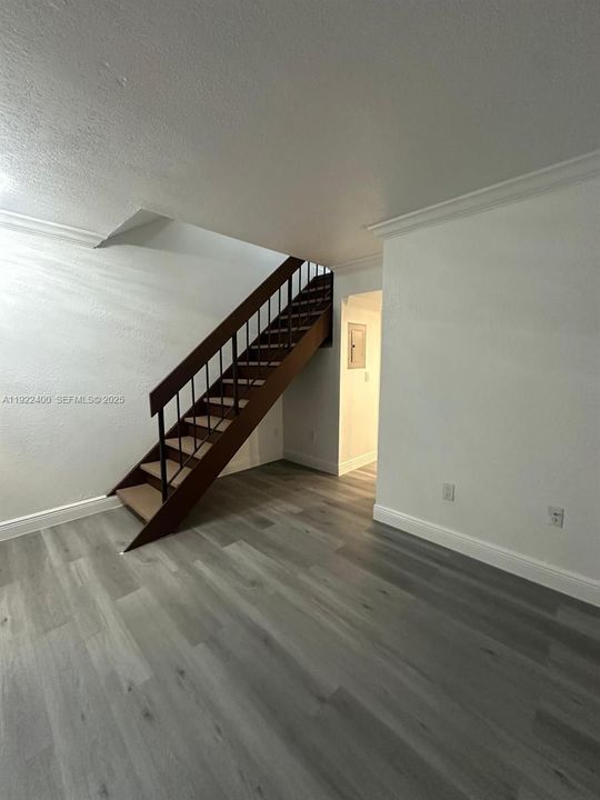 待售: $325,000 (2 贝兹, 1 浴室, 883 平方英尺)