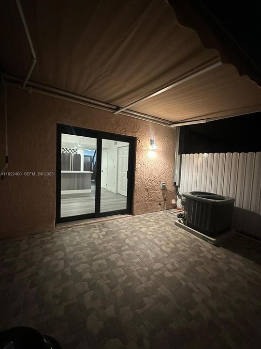 待售: $325,000 (2 贝兹, 1 浴室, 883 平方英尺)