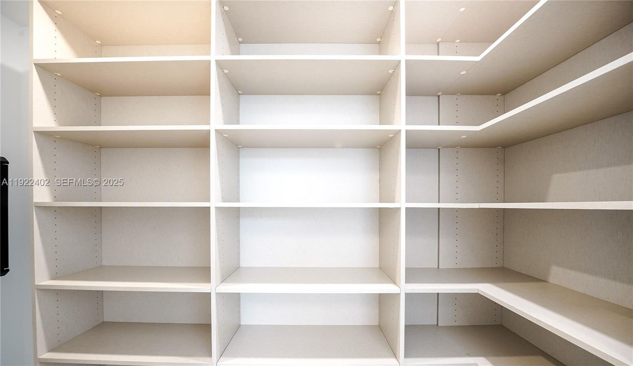 For Rent: $25,000 (5 beds, 5 baths, 4150 Square Feet)