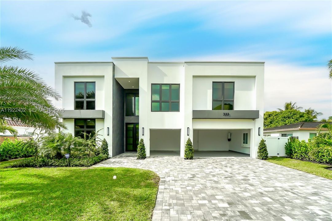 For Rent: $25,000 (5 beds, 5 baths, 4150 Square Feet)