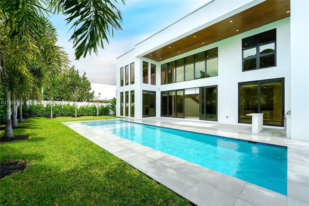 For Rent: $25,000 (5 beds, 5 baths, 4150 Square Feet)