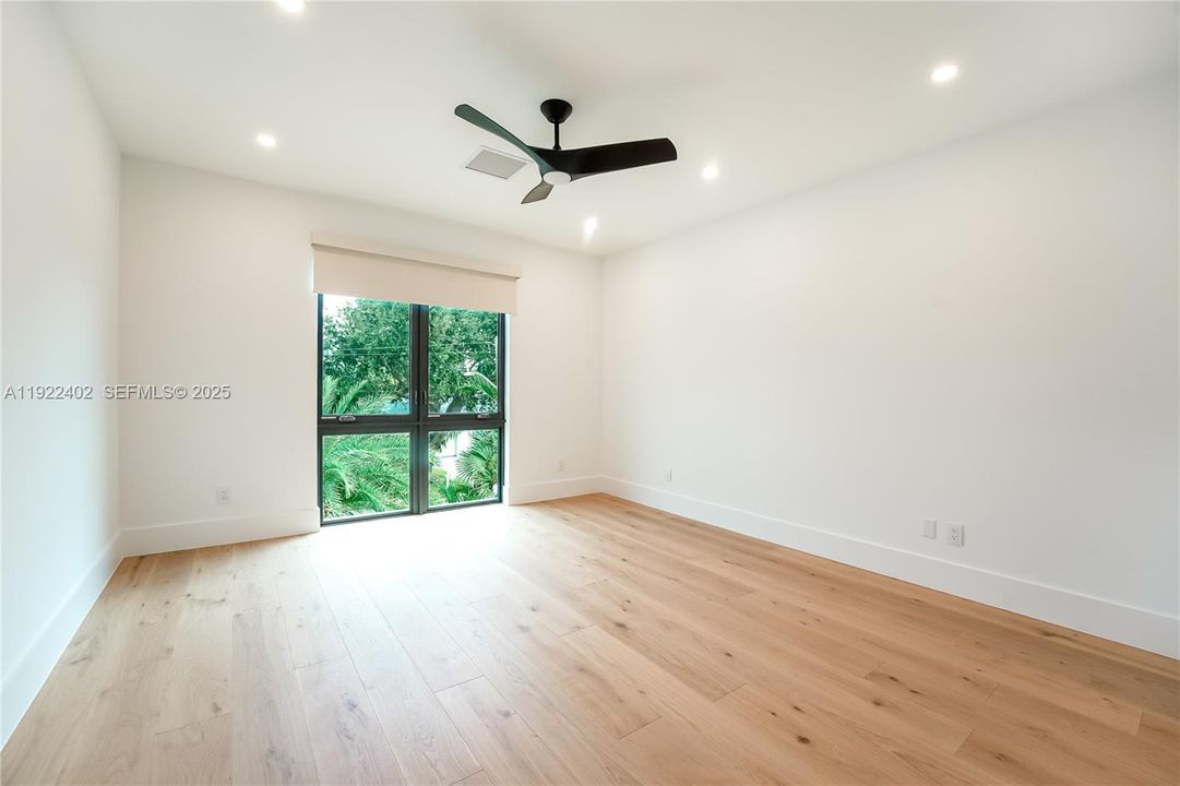 For Rent: $25,000 (5 beds, 5 baths, 4150 Square Feet)