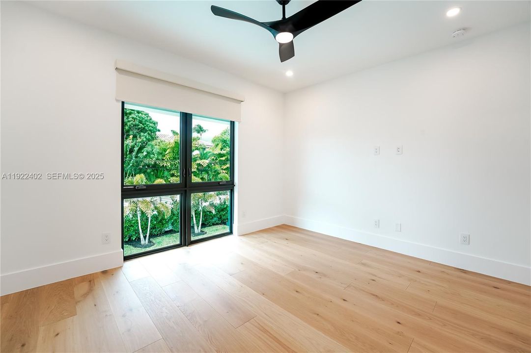 For Rent: $25,000 (5 beds, 5 baths, 4150 Square Feet)