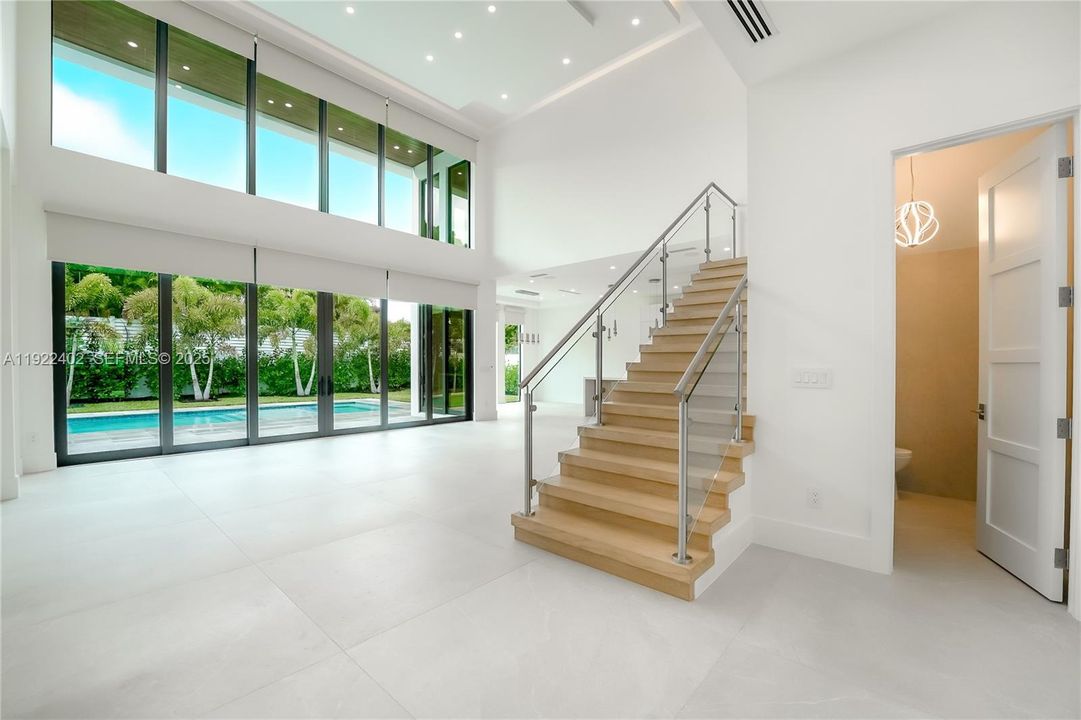 For Rent: $25,000 (5 beds, 5 baths, 4150 Square Feet)