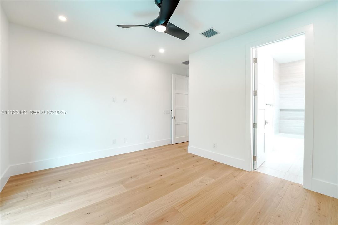 For Rent: $25,000 (5 beds, 5 baths, 4150 Square Feet)