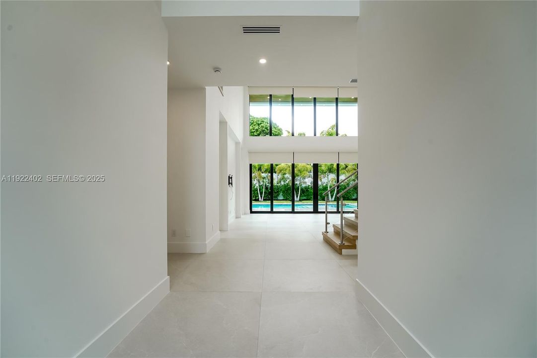 For Rent: $25,000 (5 beds, 5 baths, 4150 Square Feet)