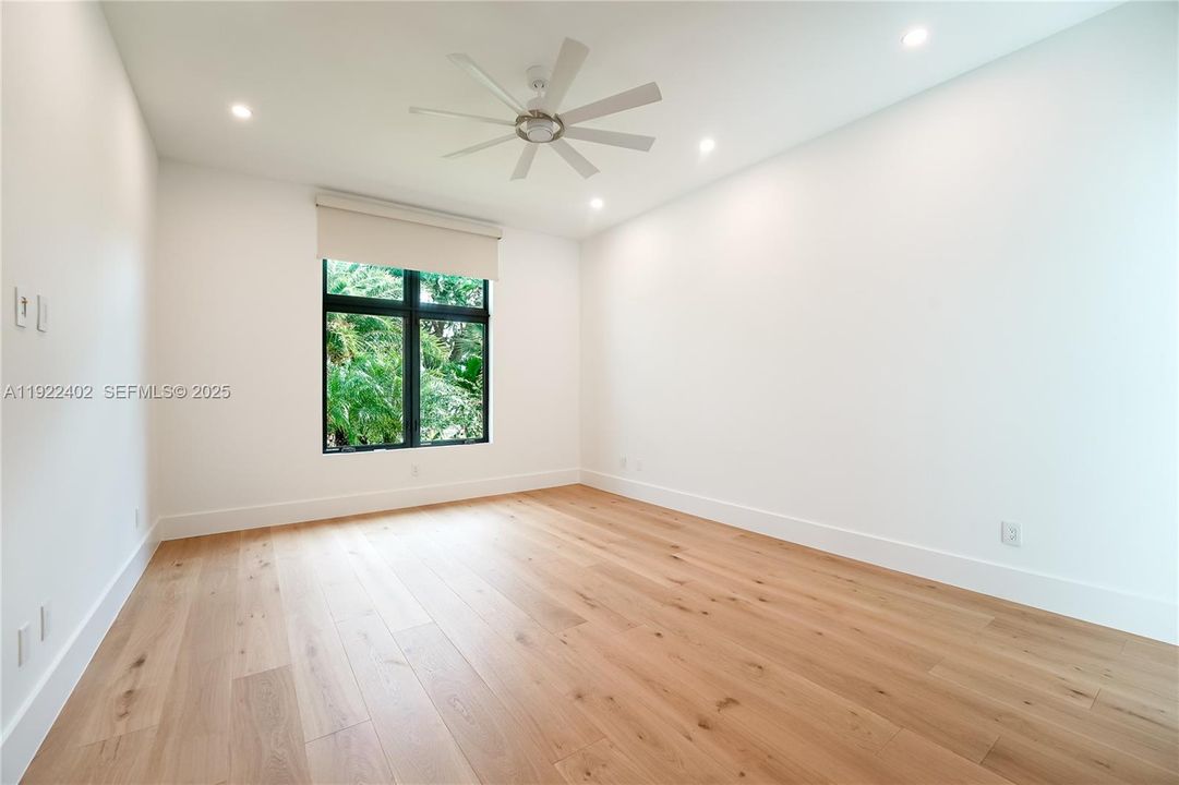 For Rent: $25,000 (5 beds, 5 baths, 4150 Square Feet)