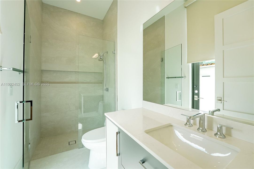 For Rent: $25,000 (5 beds, 5 baths, 4150 Square Feet)