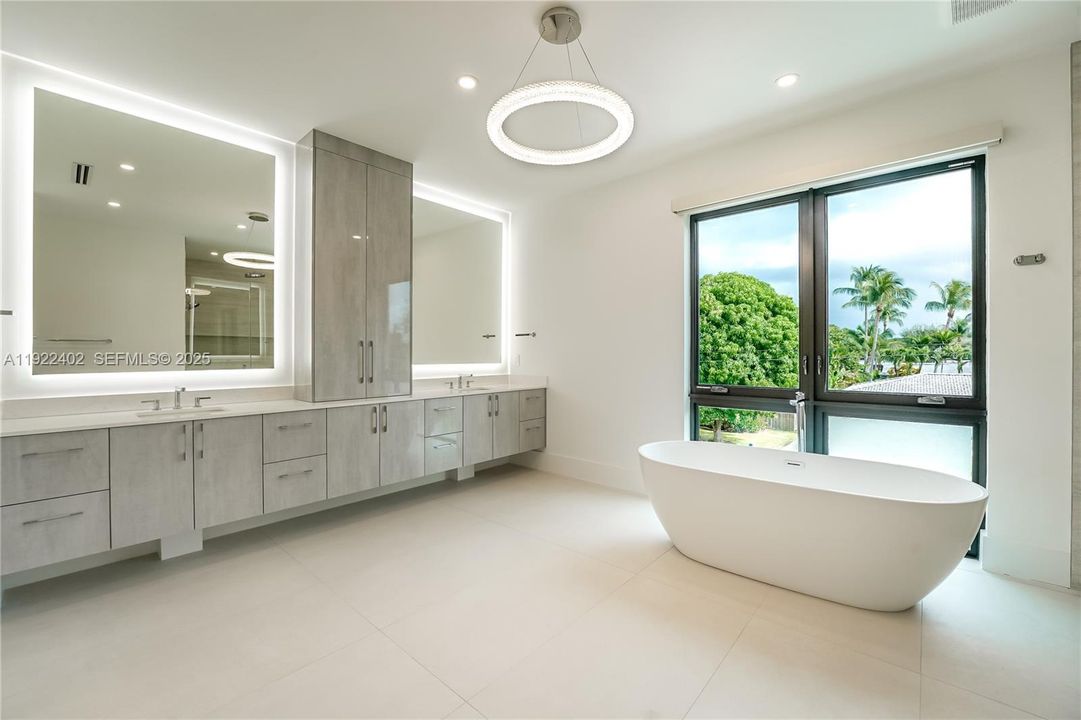 For Rent: $25,000 (5 beds, 5 baths, 4150 Square Feet)