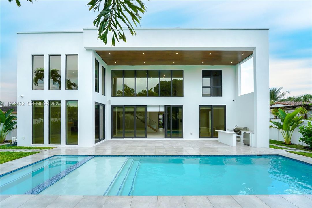 For Rent: $25,000 (5 beds, 5 baths, 4150 Square Feet)