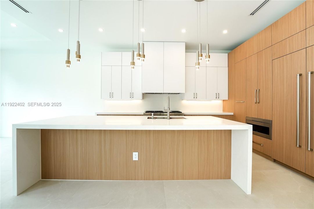 For Rent: $25,000 (5 beds, 5 baths, 4150 Square Feet)