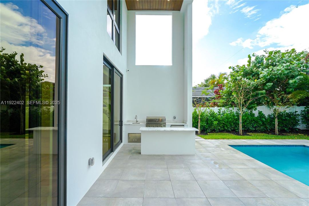 For Rent: $25,000 (5 beds, 5 baths, 4150 Square Feet)