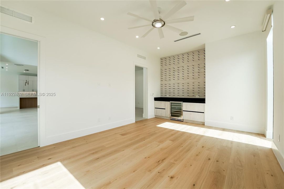 For Rent: $25,000 (5 beds, 5 baths, 4150 Square Feet)