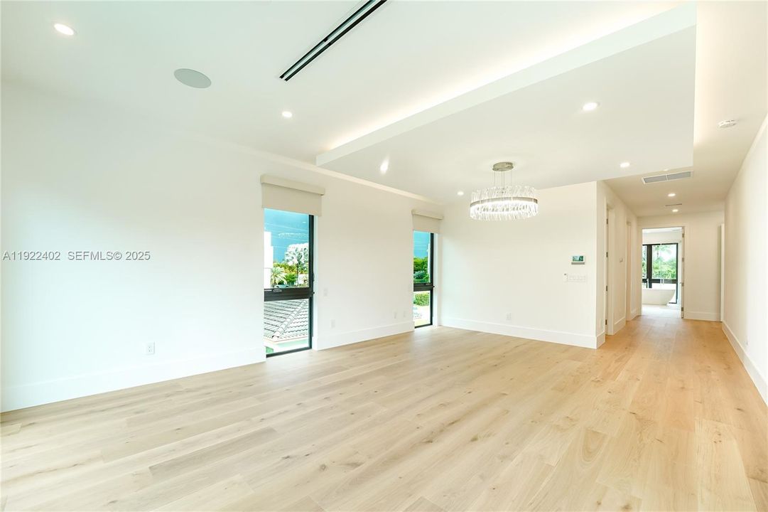 For Rent: $25,000 (5 beds, 5 baths, 4150 Square Feet)