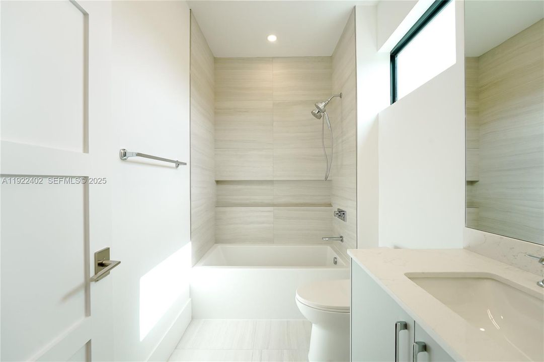 For Rent: $25,000 (5 beds, 5 baths, 4150 Square Feet)