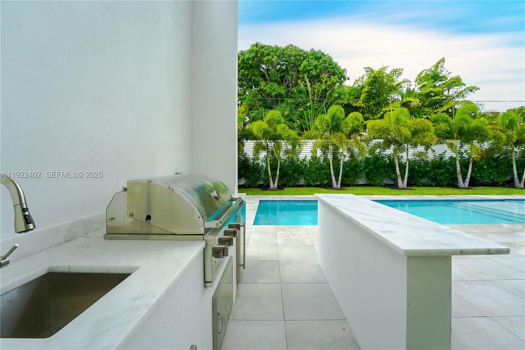 For Rent: $25,000 (5 beds, 5 baths, 4150 Square Feet)