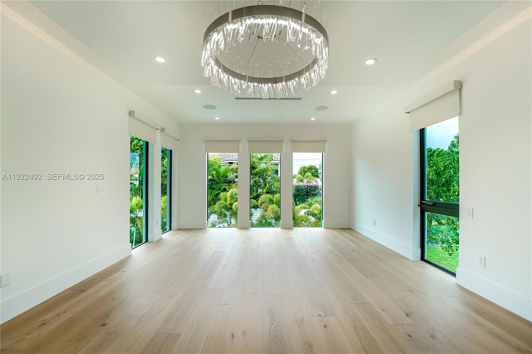 For Rent: $25,000 (5 beds, 5 baths, 4150 Square Feet)