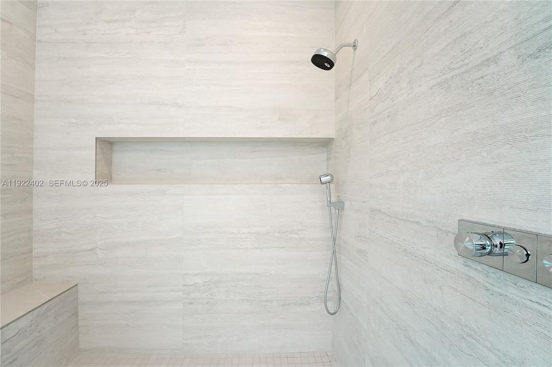 For Rent: $25,000 (5 beds, 5 baths, 4150 Square Feet)