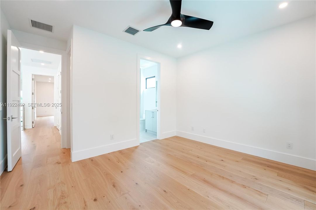 For Rent: $25,000 (5 beds, 5 baths, 4150 Square Feet)