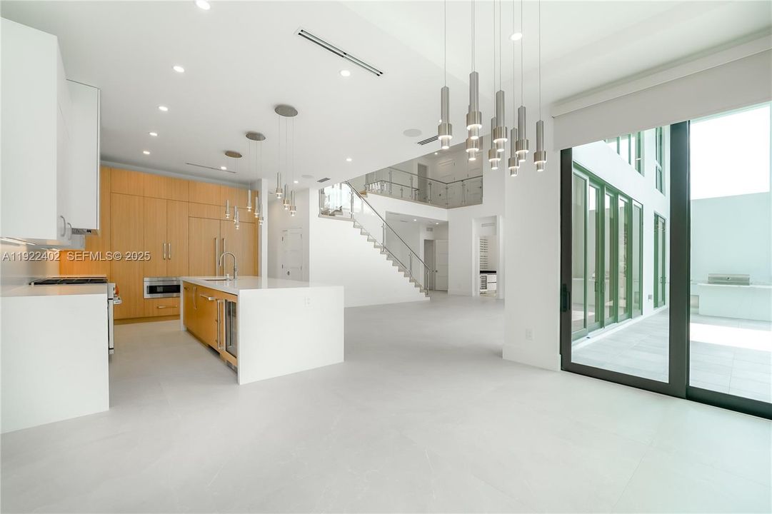 For Rent: $25,000 (5 beds, 5 baths, 4150 Square Feet)