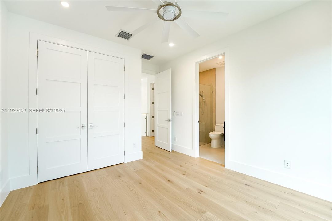 For Rent: $25,000 (5 beds, 5 baths, 4150 Square Feet)