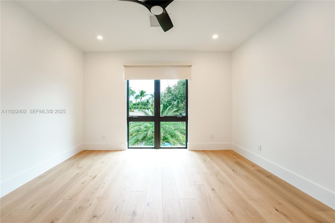 For Rent: $25,000 (5 beds, 5 baths, 4150 Square Feet)