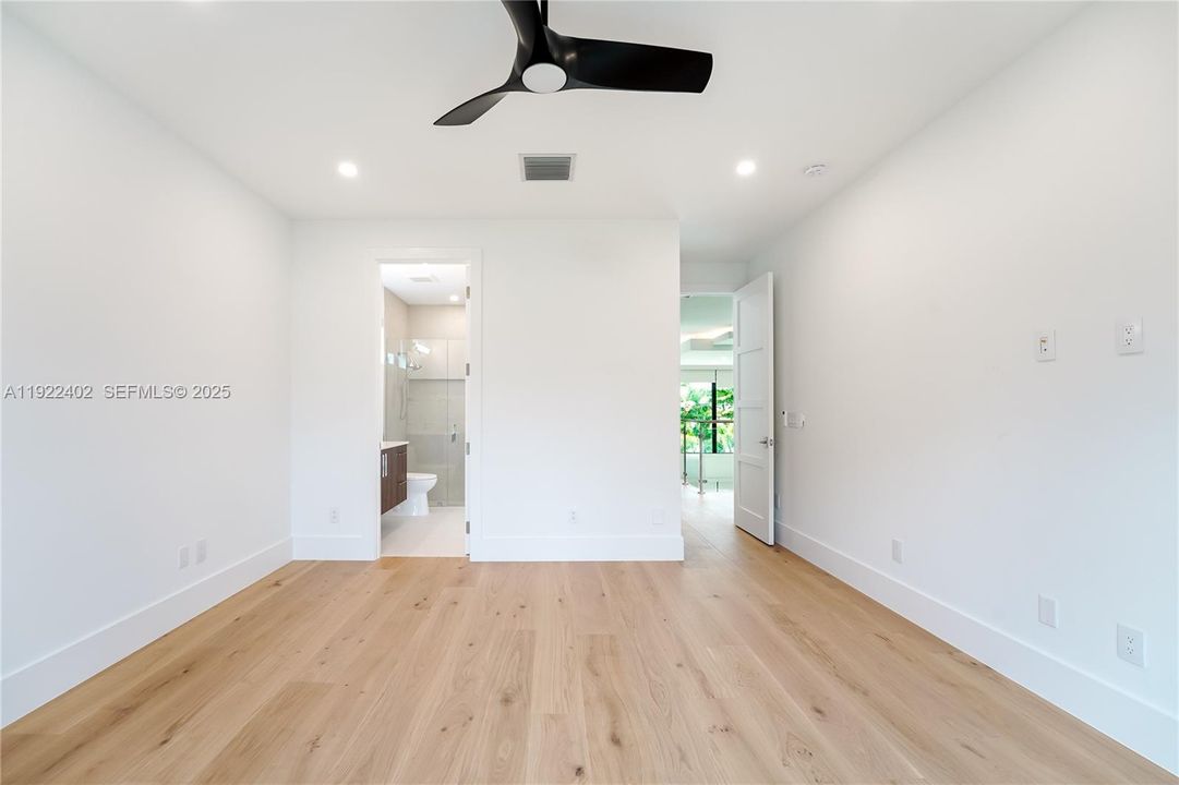 For Rent: $25,000 (5 beds, 5 baths, 4150 Square Feet)