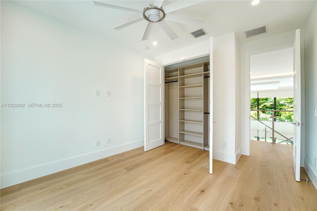 For Rent: $25,000 (5 beds, 5 baths, 4150 Square Feet)