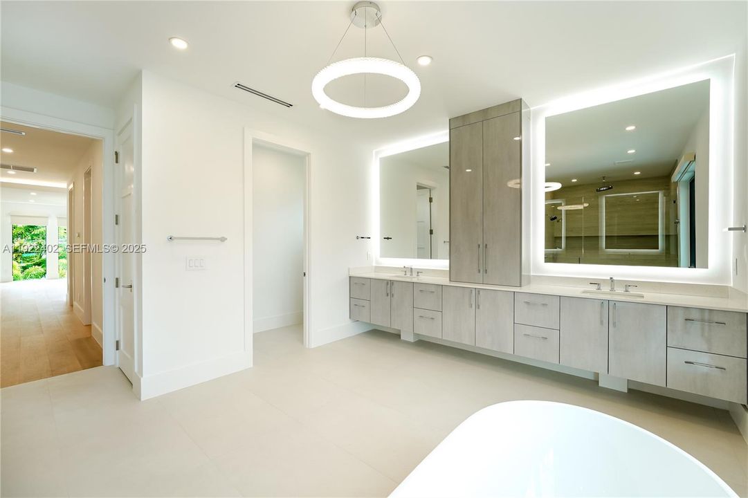 For Rent: $25,000 (5 beds, 5 baths, 4150 Square Feet)