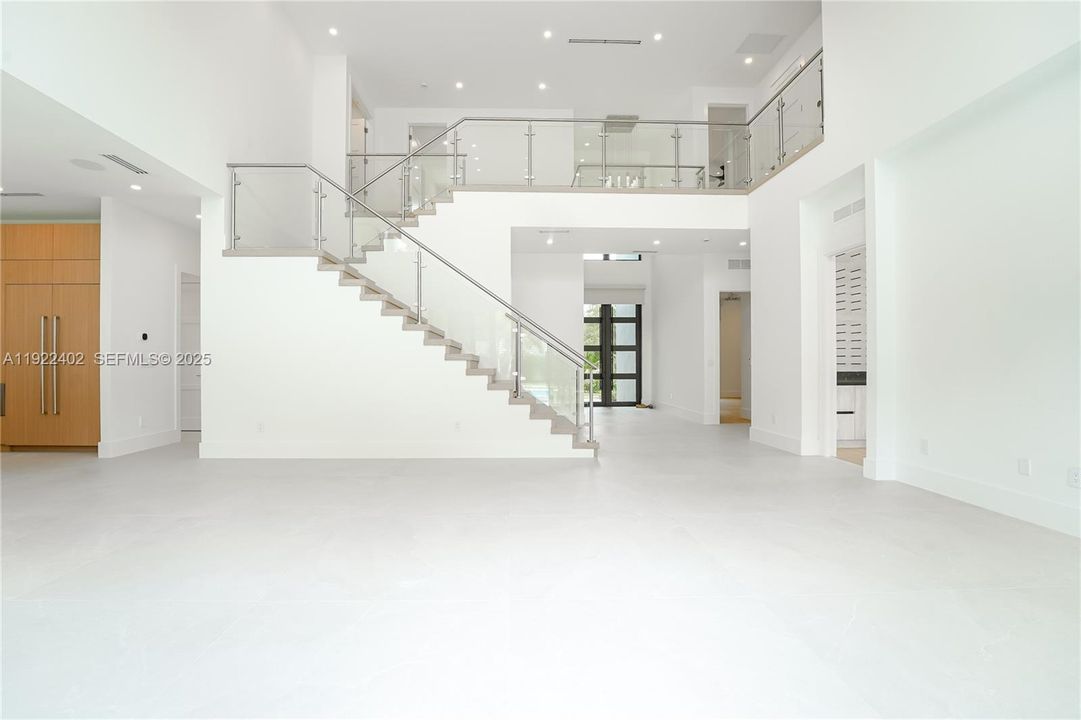 For Rent: $25,000 (5 beds, 5 baths, 4150 Square Feet)