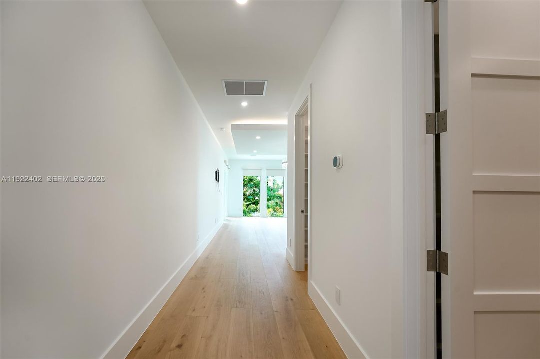 For Rent: $25,000 (5 beds, 5 baths, 4150 Square Feet)