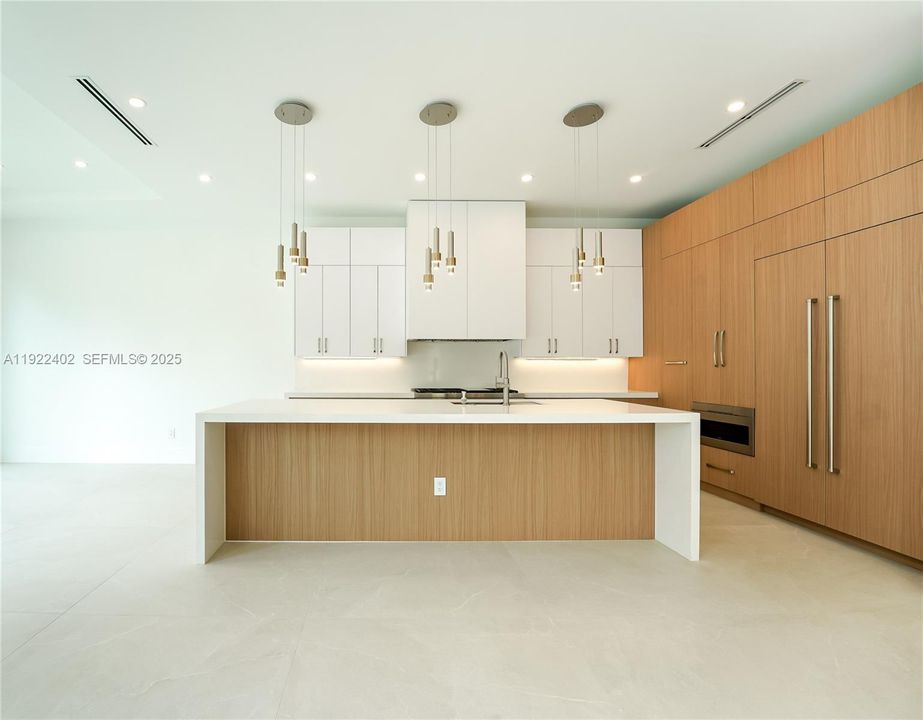 For Rent: $25,000 (5 beds, 5 baths, 4150 Square Feet)